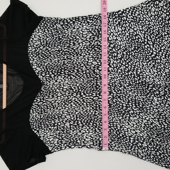 Torrid black and white peplum top, size 2X - Picture 14 of 16